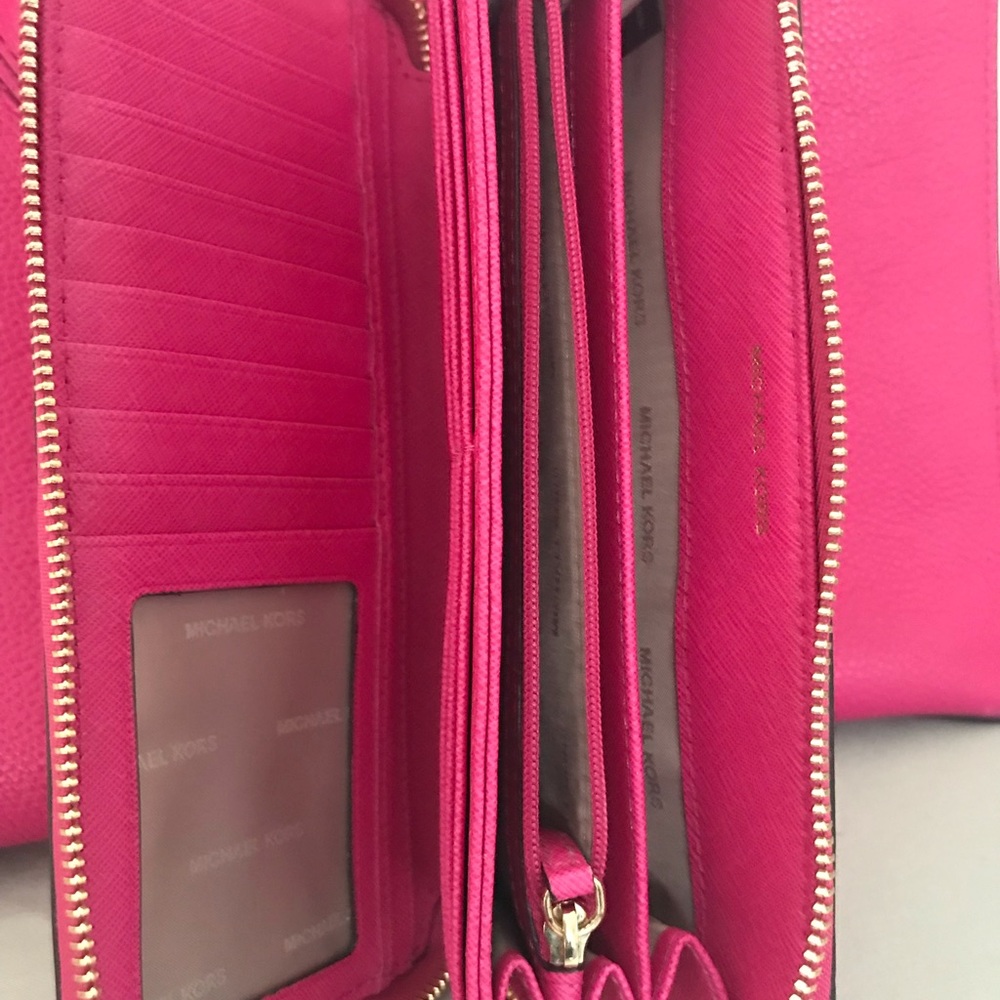 Michael Kors Bag. Pink and wallet. - Picture 6 of 6